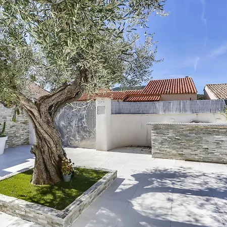 Casa de Férias Les Vallons De La Gaillarde 1 By Interhome