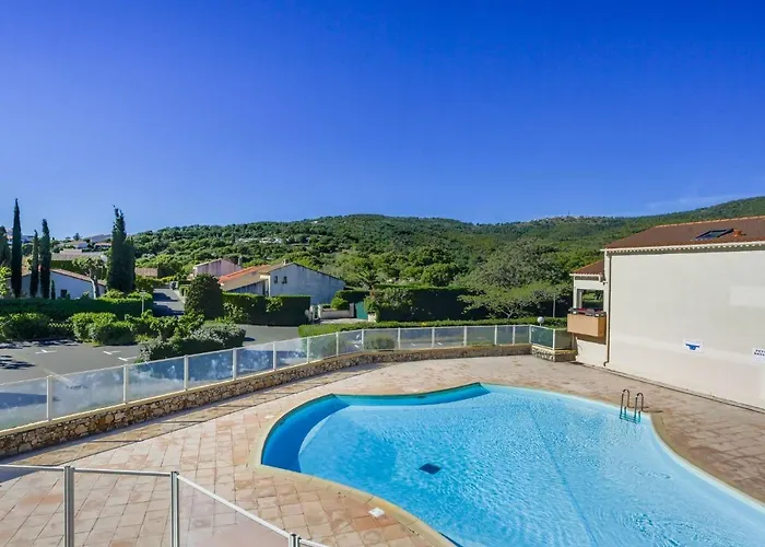 Сasa de vacaciones Les Vallons De La Gaillarde 1 By Interhome Saint Aygulf